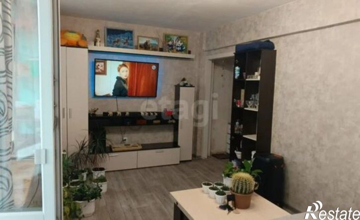 2-комн квартира 8-й микрорайон, 93