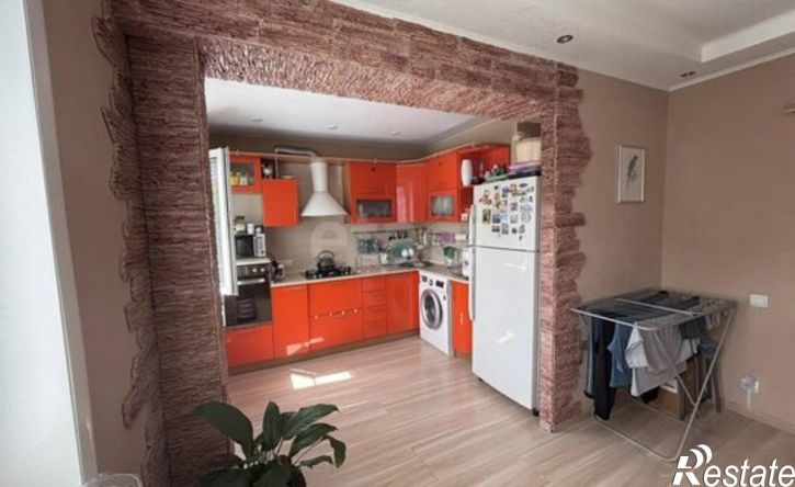3-комн квартира 8-й микрорайон, 7