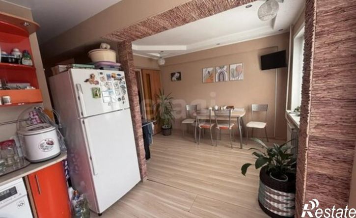 3-комн квартира 8-й микрорайон, 7