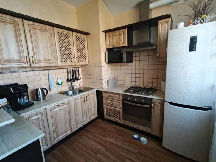 3-комн квартира 73-й кв-л, 10