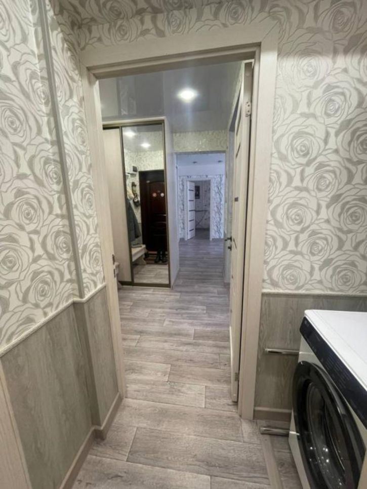 3-комн квартира 93-й кв-л, 3