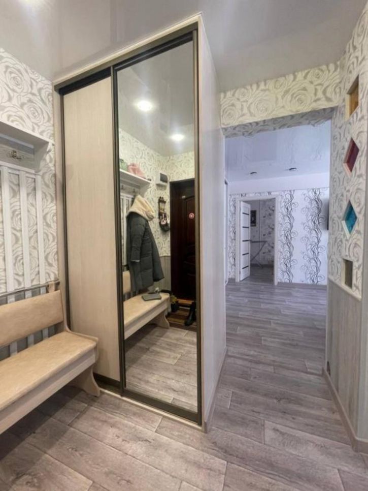 3-комн квартира 93-й кв-л, 3