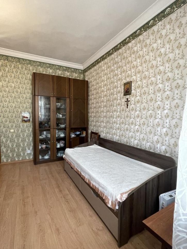 2-комн квартира -, 2