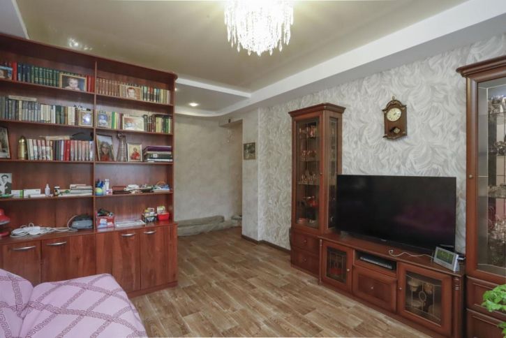 2-комн квартира -, 2