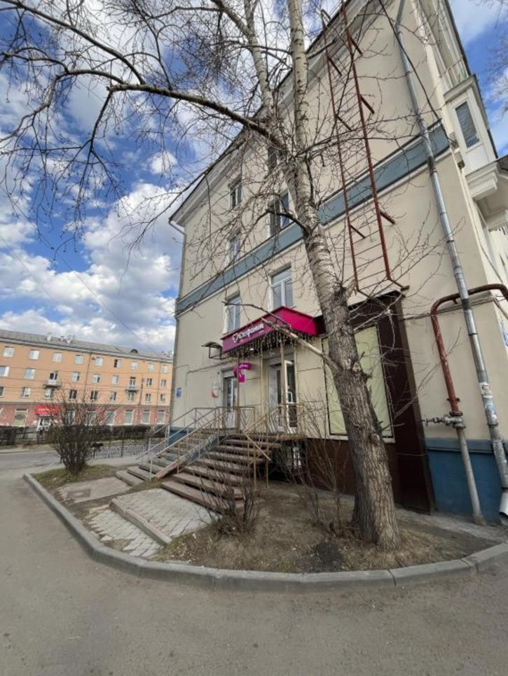 3-комн квартира -, 2