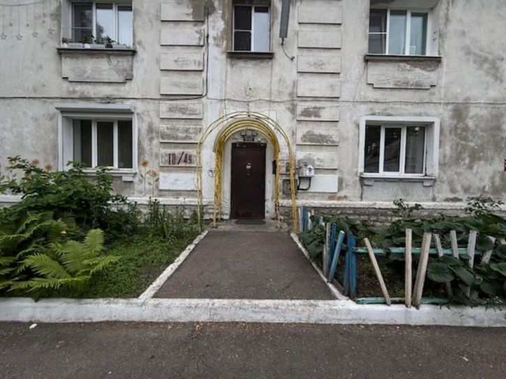 2-комн квартира -, 18
