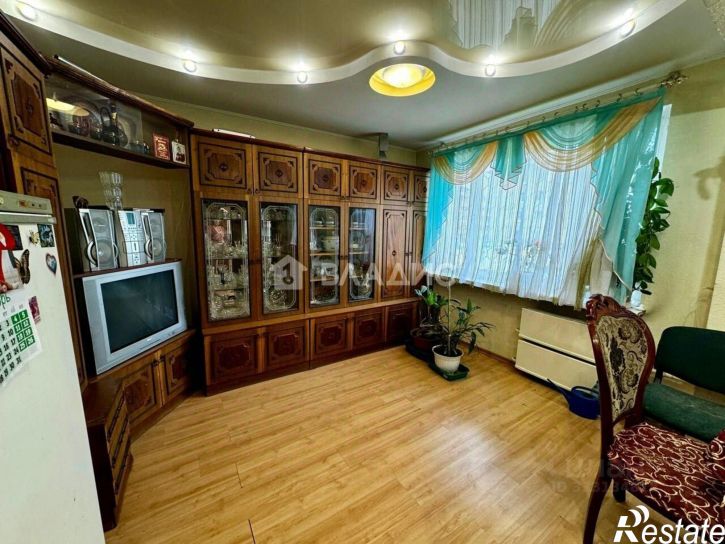4-комн квартира 10-й микрорайон, 46