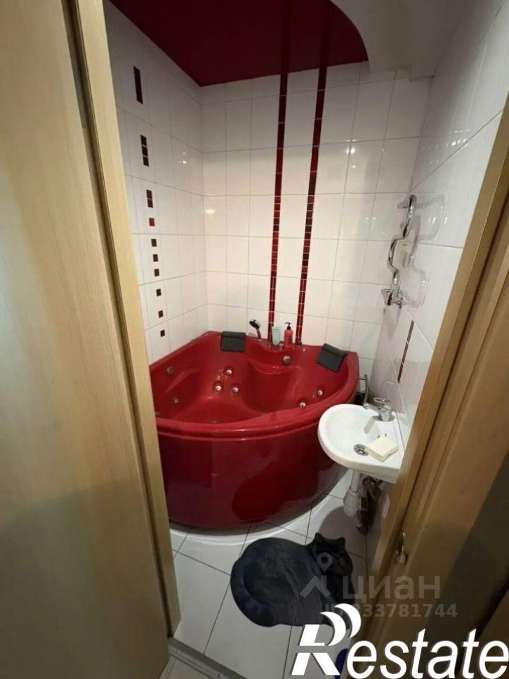 3-комн квартира 32 мкр, д.8